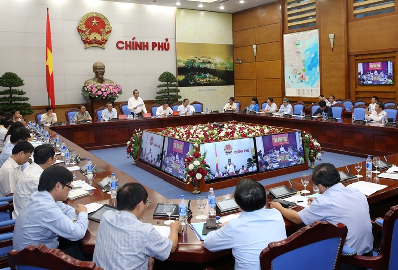 Tiếp tục thực hiện quyết liệt các giải pháp trong kế hoạch Năm ATGT 2016 - ảnh 2